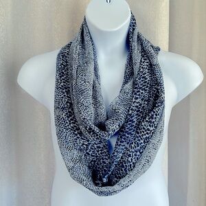 INFINITY SCARF-REPTILE PRINT